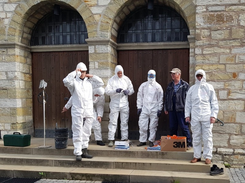 Ehrenamtlicher Einsatz am Kirchturm: Glockenturm in St. Laurentius erfolgreich gereinigt