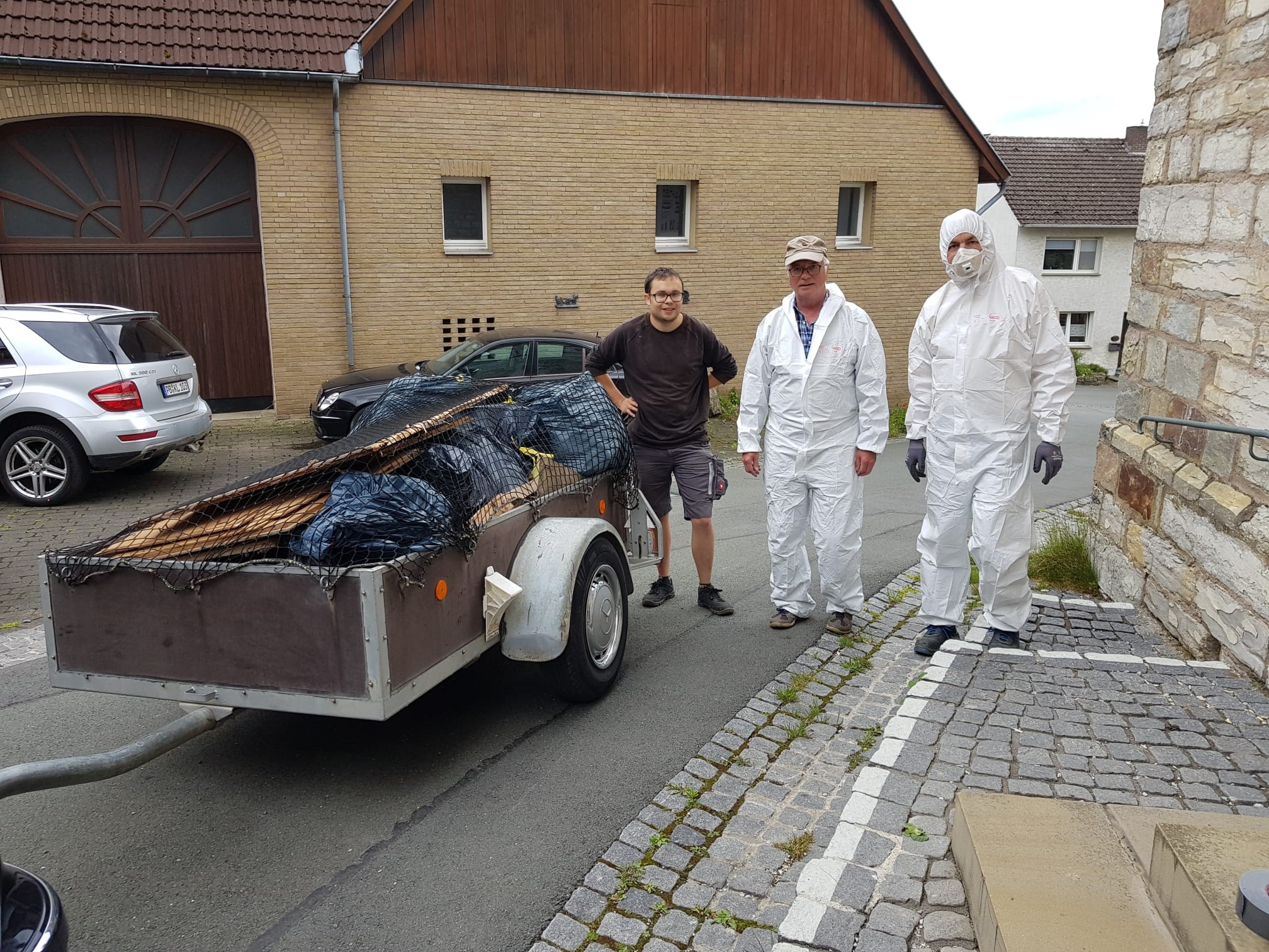 Ehrenamtlicher Einsatz am Kirchturm: Glockenturm in St. Laurentius erfolgreich gereinigt